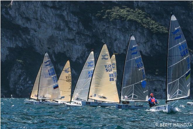 Spectacular final day - Finn World Masters in Torbole © Berit Hainoja